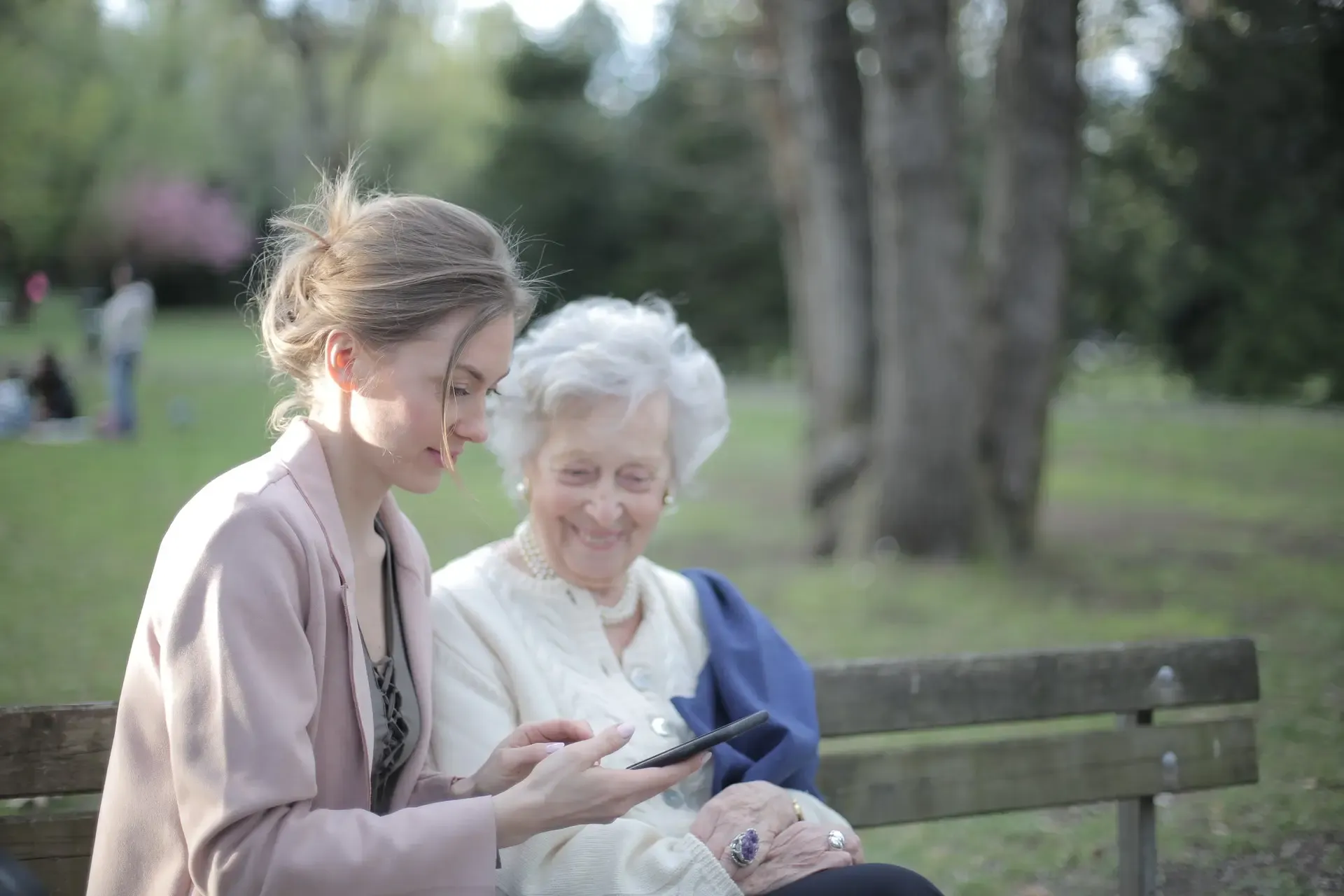 Pozytywna komunikacja – najpotężniejsze narzędzie w opiece nad osobą z chorobą Alzheimera