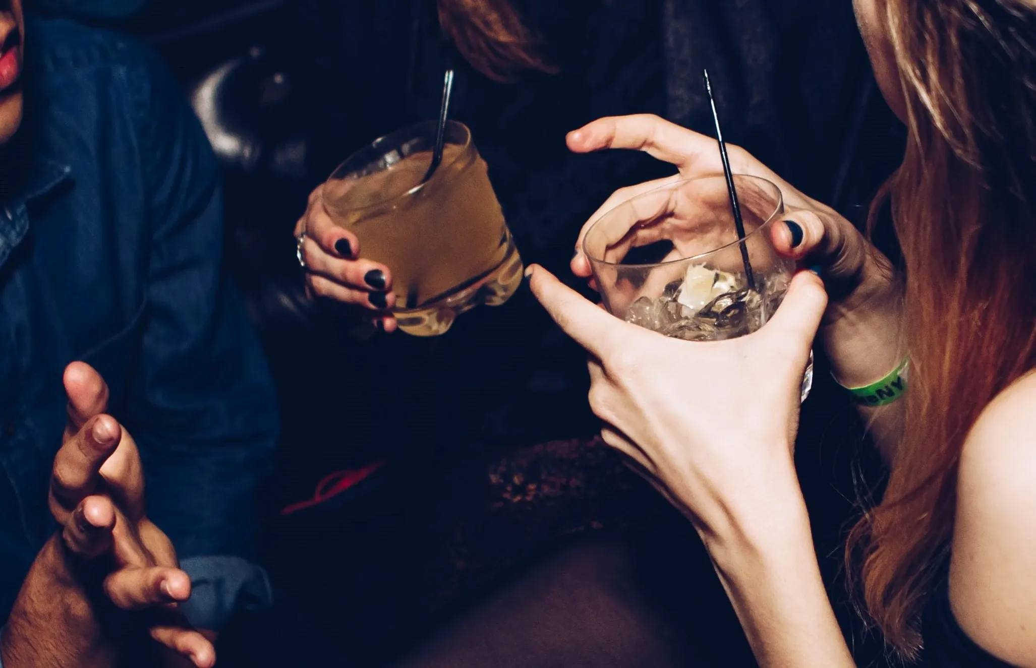 Alkohol, nikotyna, objadanie się – z tymi nałogami najczęściej zmagają się Polacy