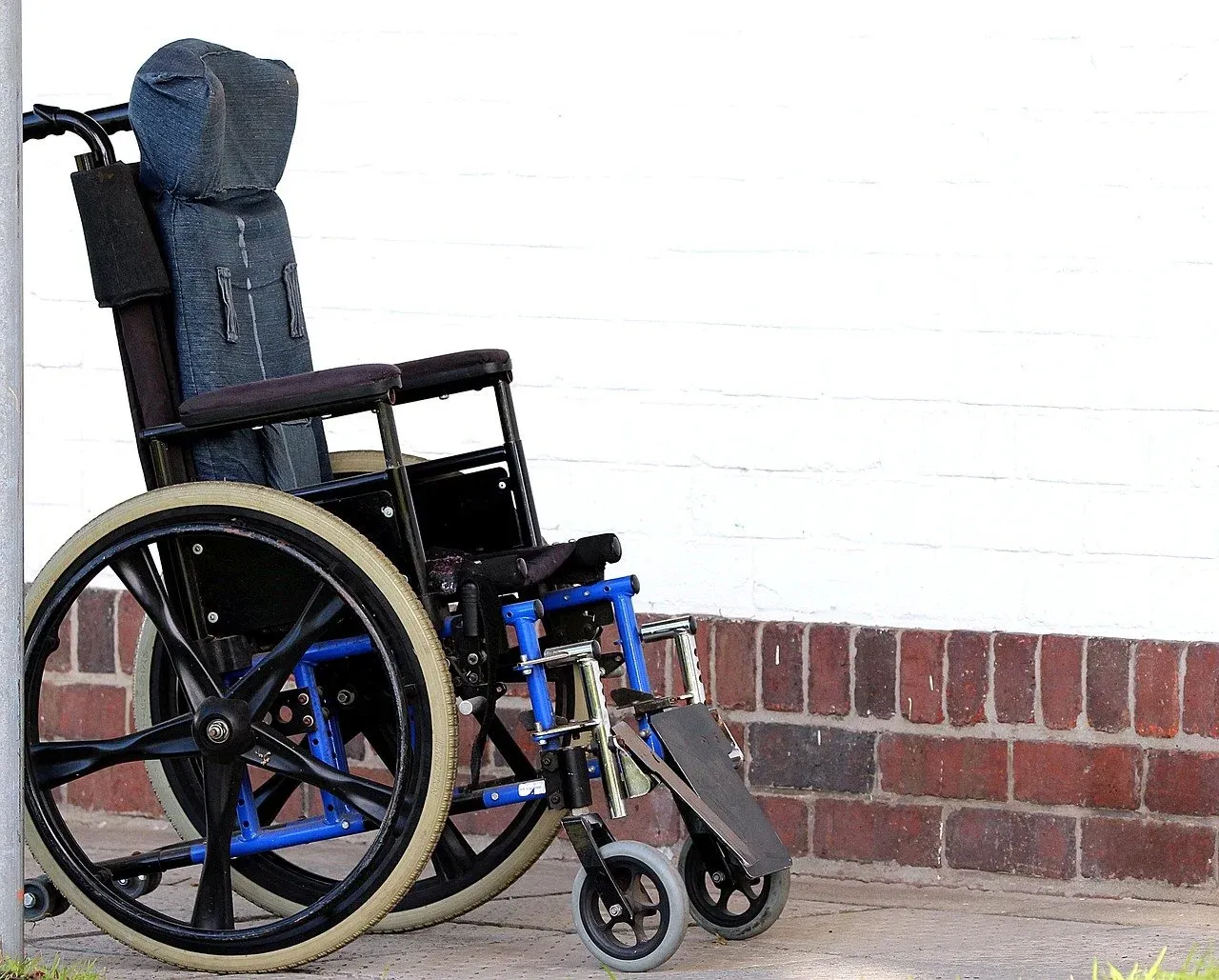 Asystenci osób z niepełnosprawnościami – dlaczego nie mogą nimi zostać członkowie rodziny?