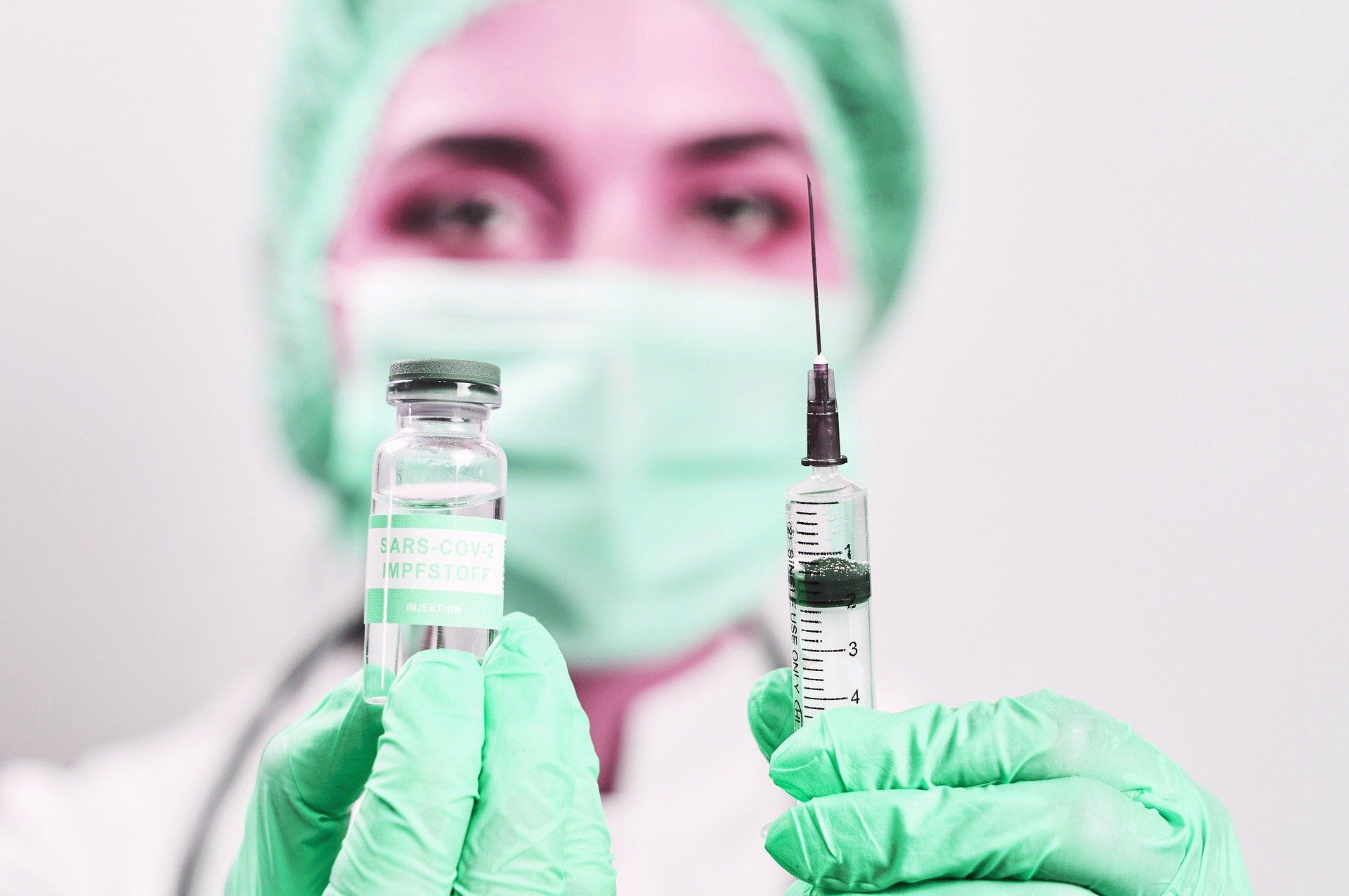 EMA potwierdza bezpieczeństwo szczepionki przeciw COVID-19 AstraZeneca