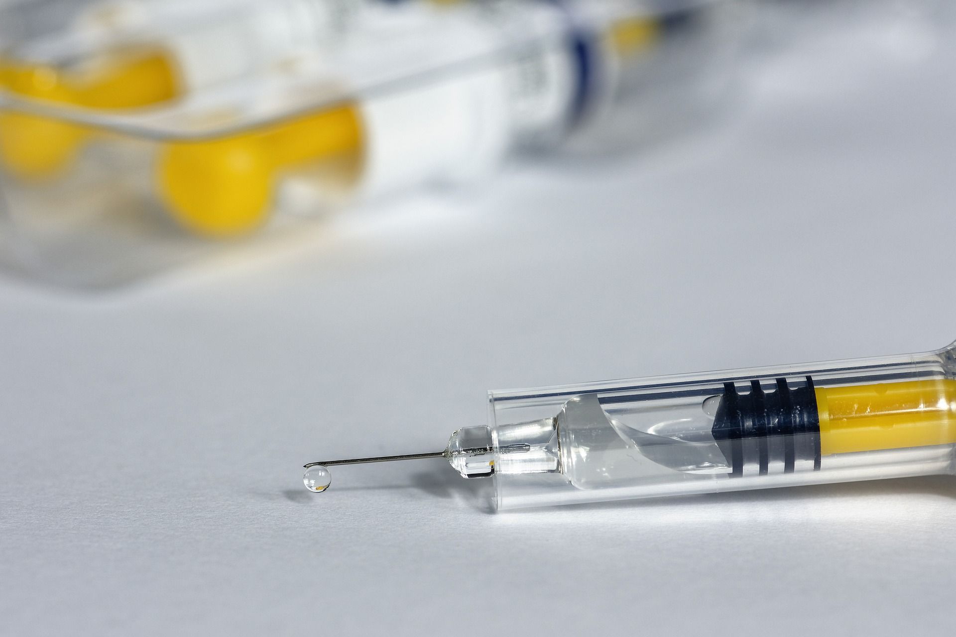 FDA dopuściła do stosowania wektorową szczepionkę przeciw COVID-19 firmy Johnson&Johnson/Janssen