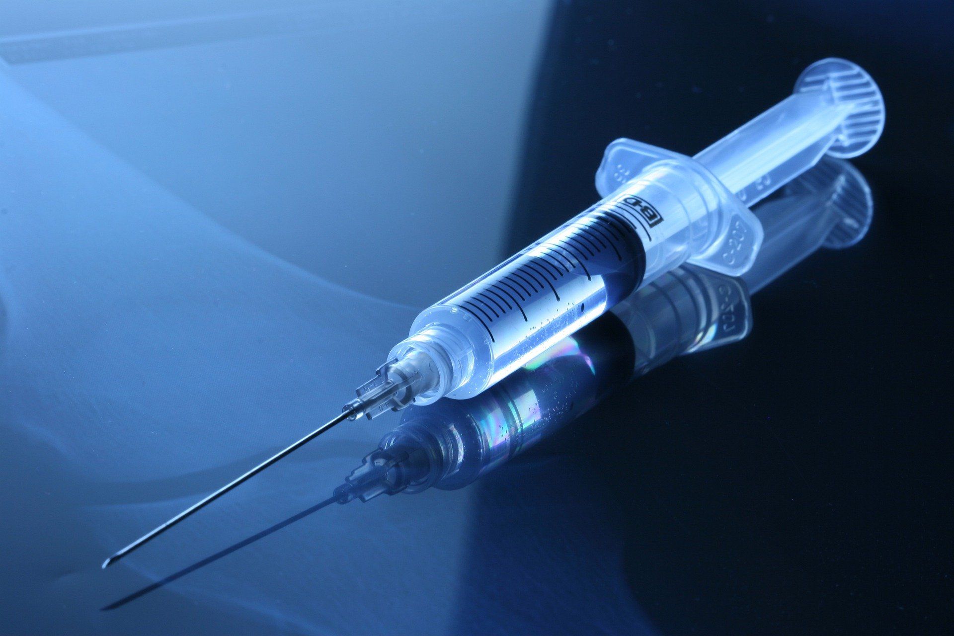 Rada Medyczna: szczepionka AstraZeneca może być stosowana u osób od 18 do 69 r.ż.